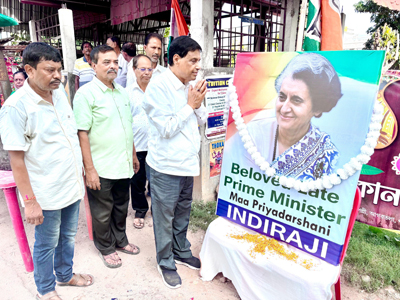 Congress MLA Gopal Roy distributes Khichudi among people in Agartala to mark the death anniversary of former PM Indira Gandhi on October 31.
